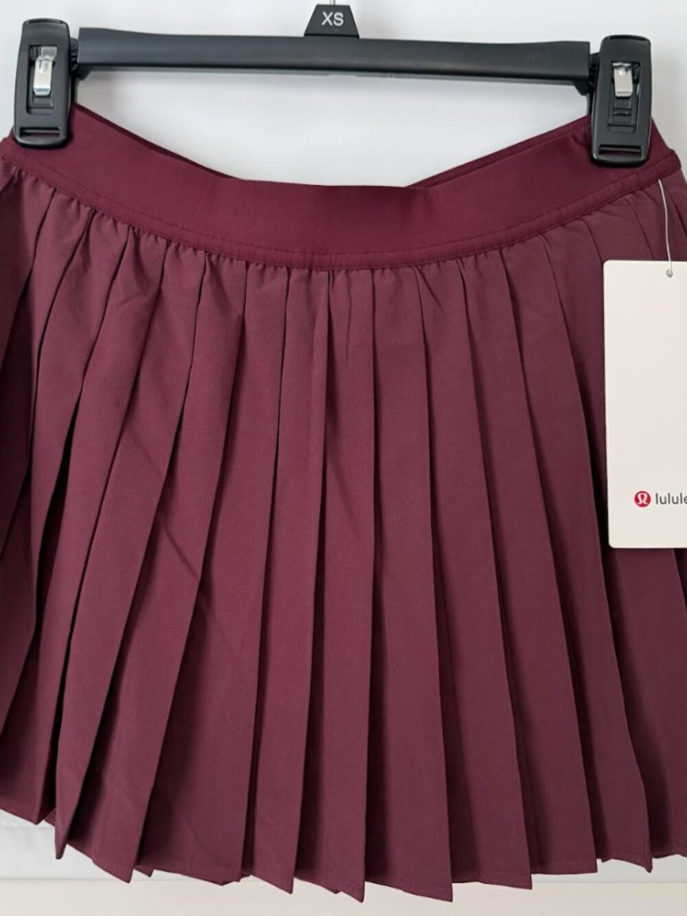 High-Rise Pleated Tennis Skirt (Size 6) in Garnet - Picture 6 of 7